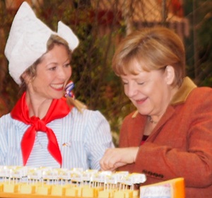 Angela Merkel und Frau Antje - Eröffnungsrundgang Grüne Woche 2013